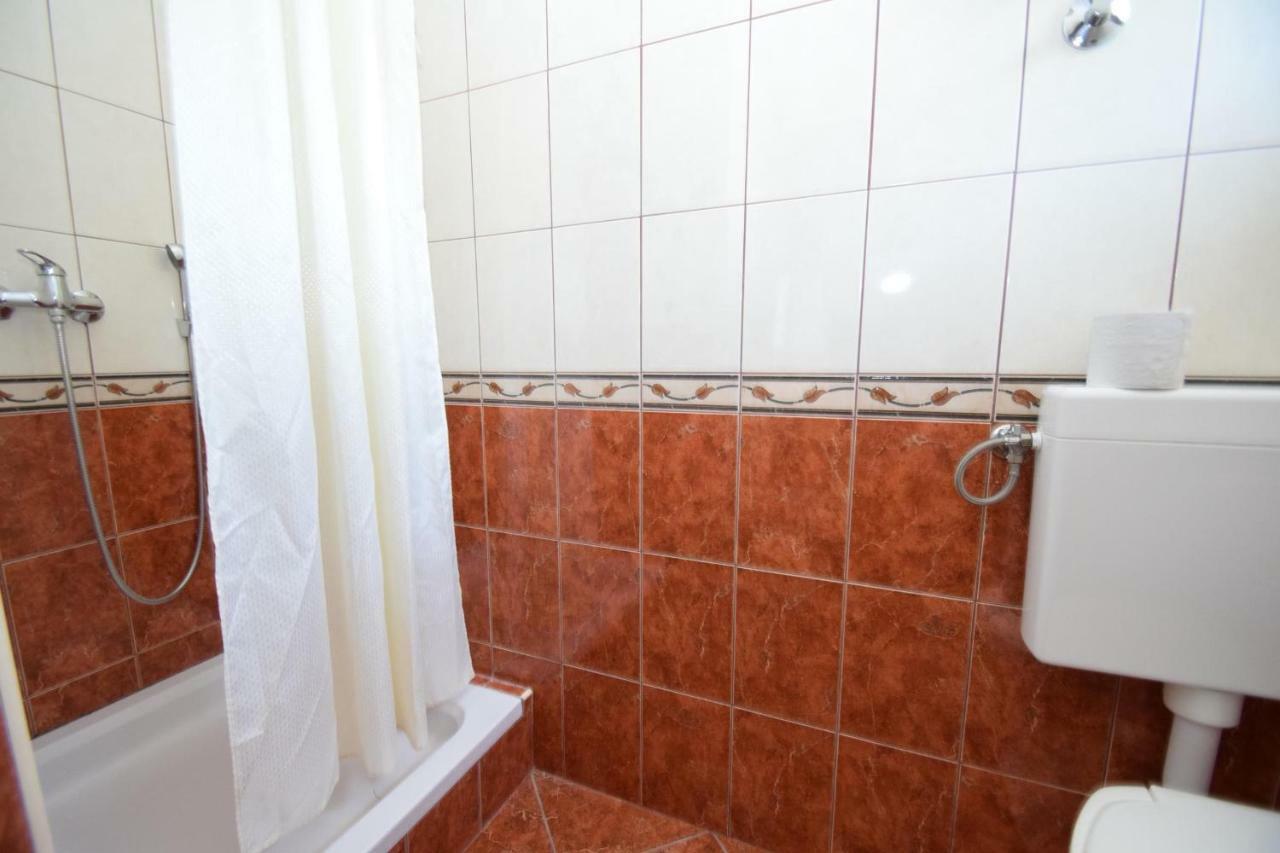 Apartments Nina Starigrad Paklenica Luaran gambar
