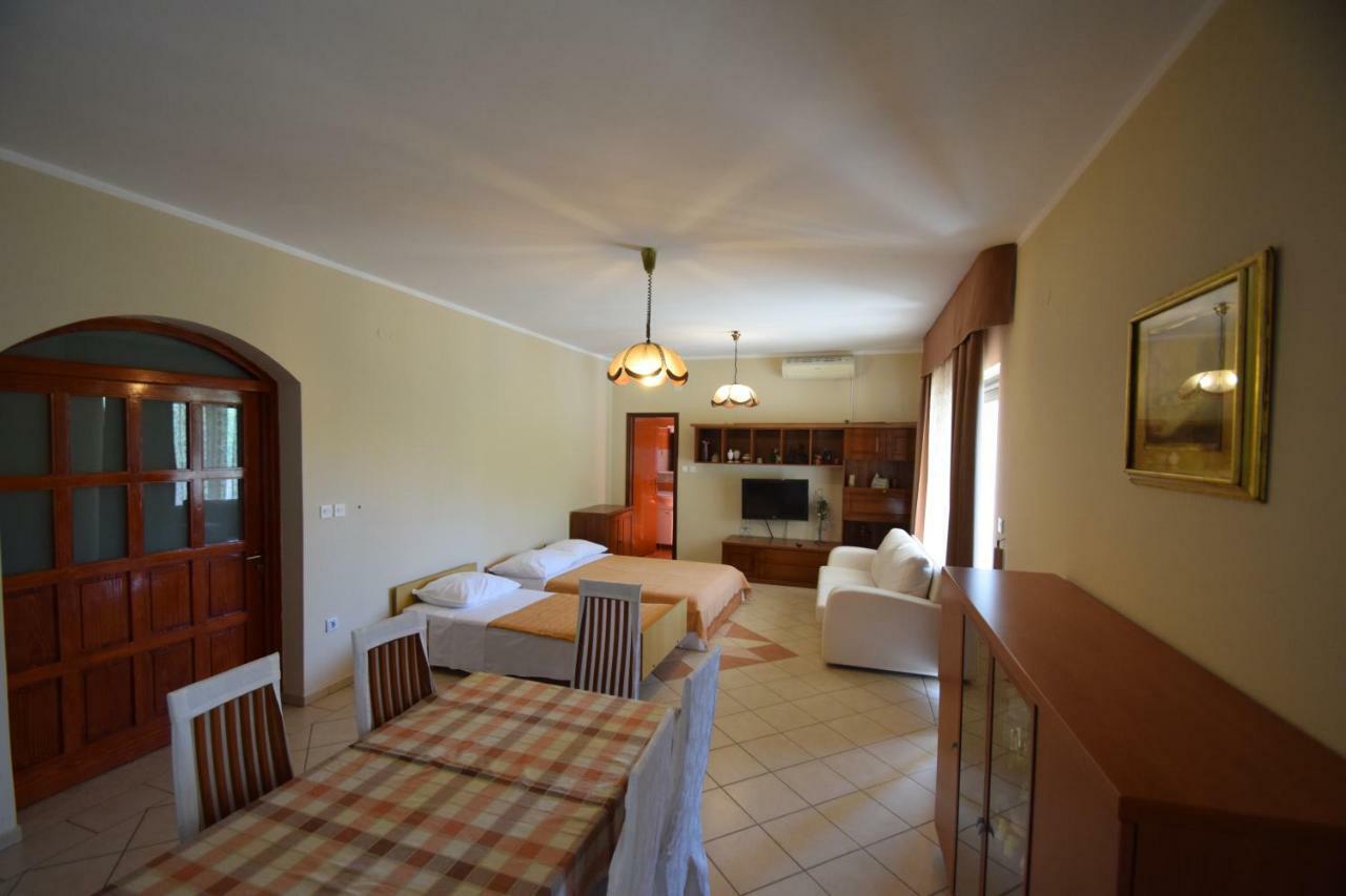 Apartments Nina Starigrad Paklenica Luaran gambar