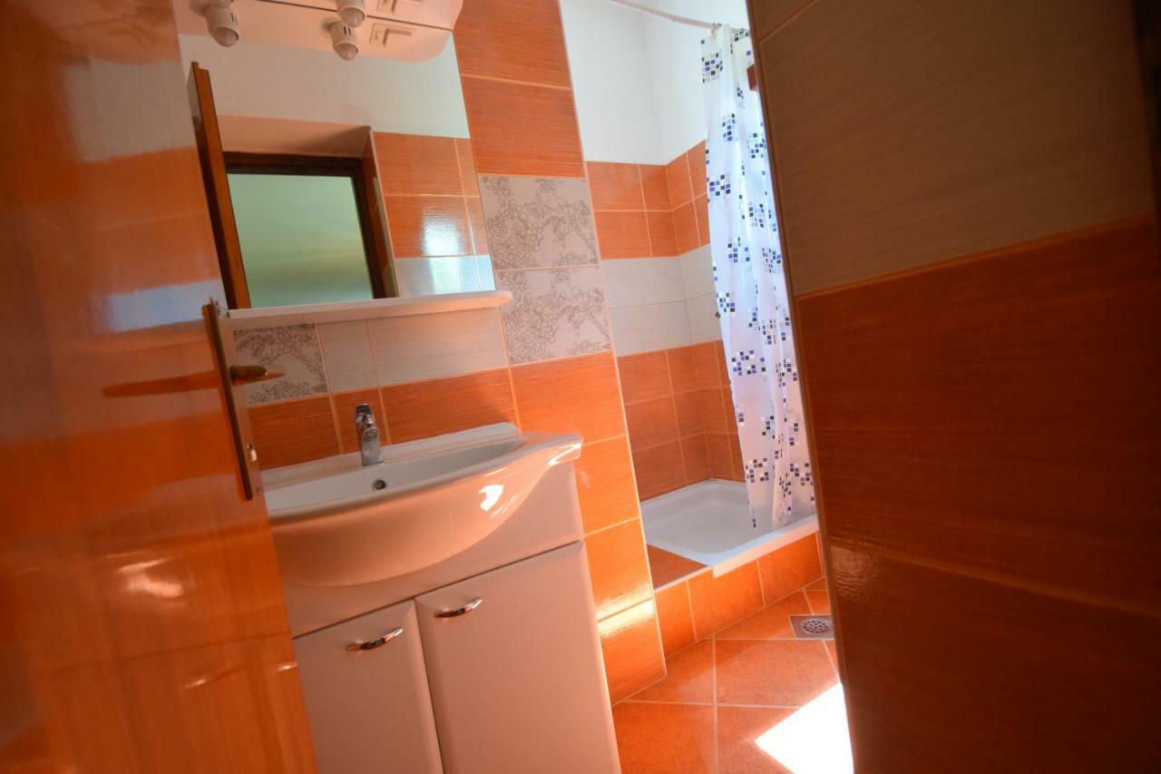 Apartments Nina Starigrad Paklenica Luaran gambar