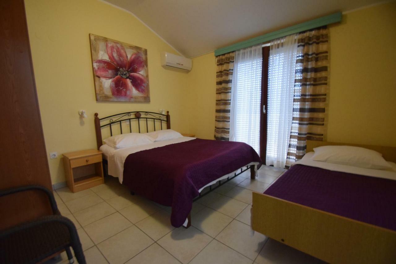 Apartments Nina Starigrad Paklenica Luaran gambar