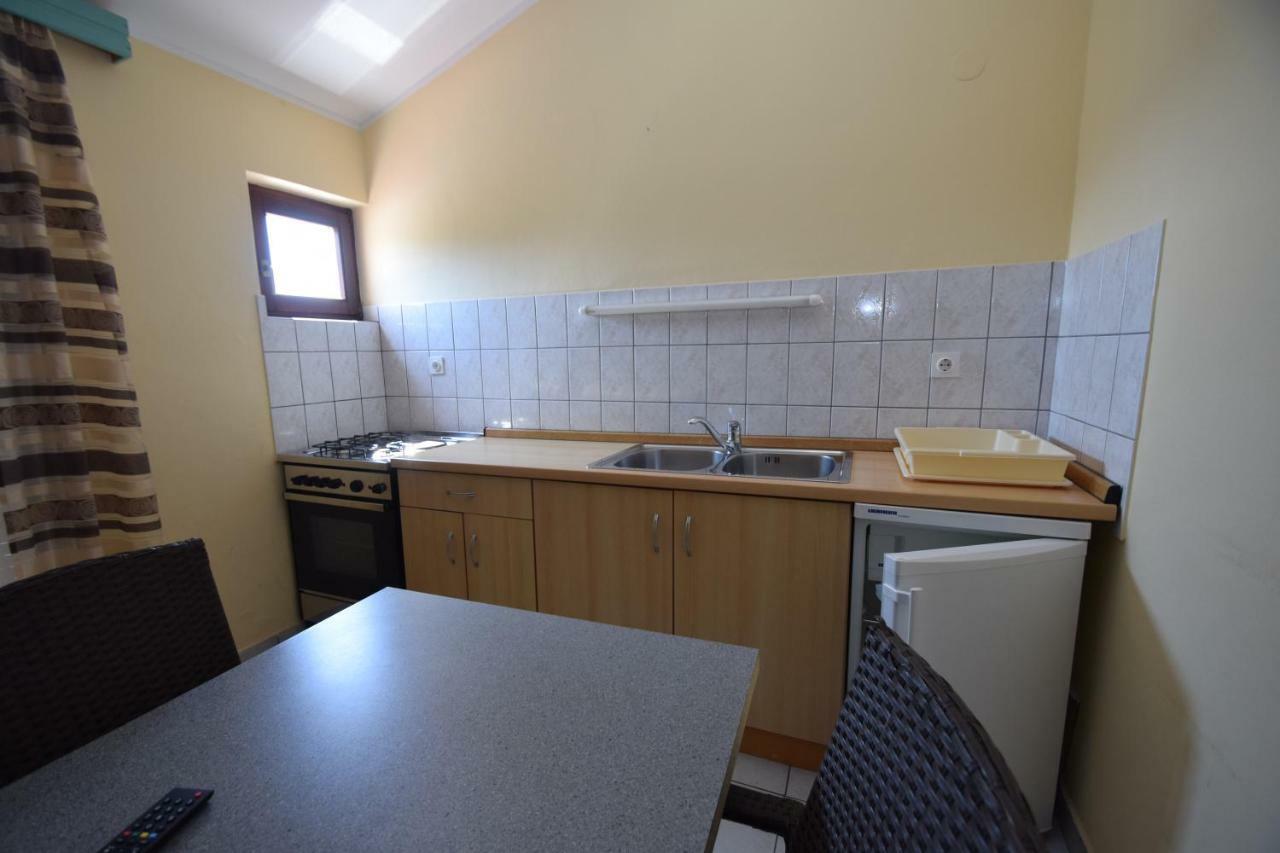 Apartments Nina Starigrad Paklenica Luaran gambar