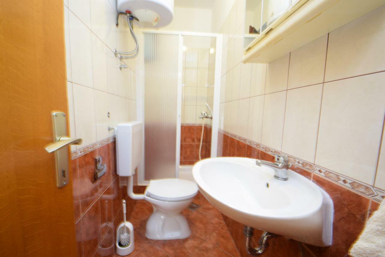 Apartments Nina Starigrad Paklenica Luaran gambar
