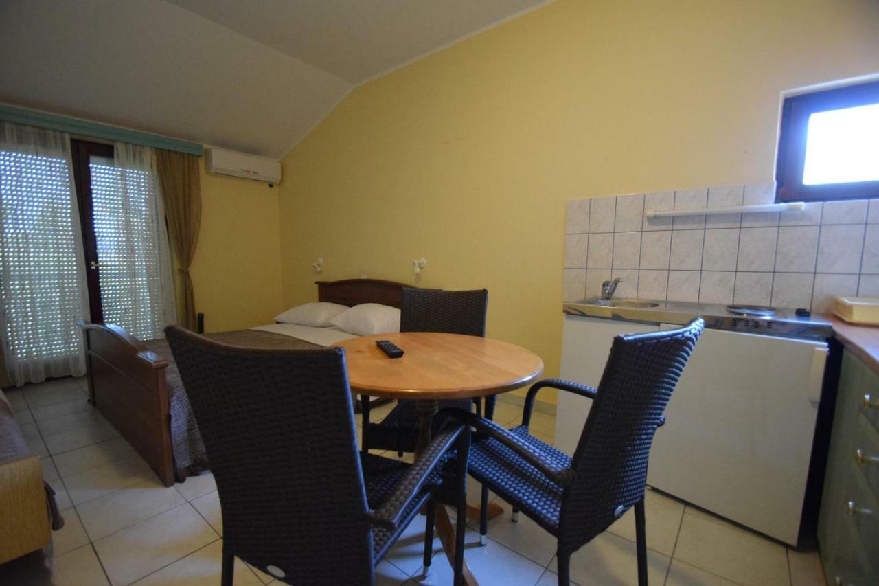 Apartments Nina Starigrad Paklenica Luaran gambar
