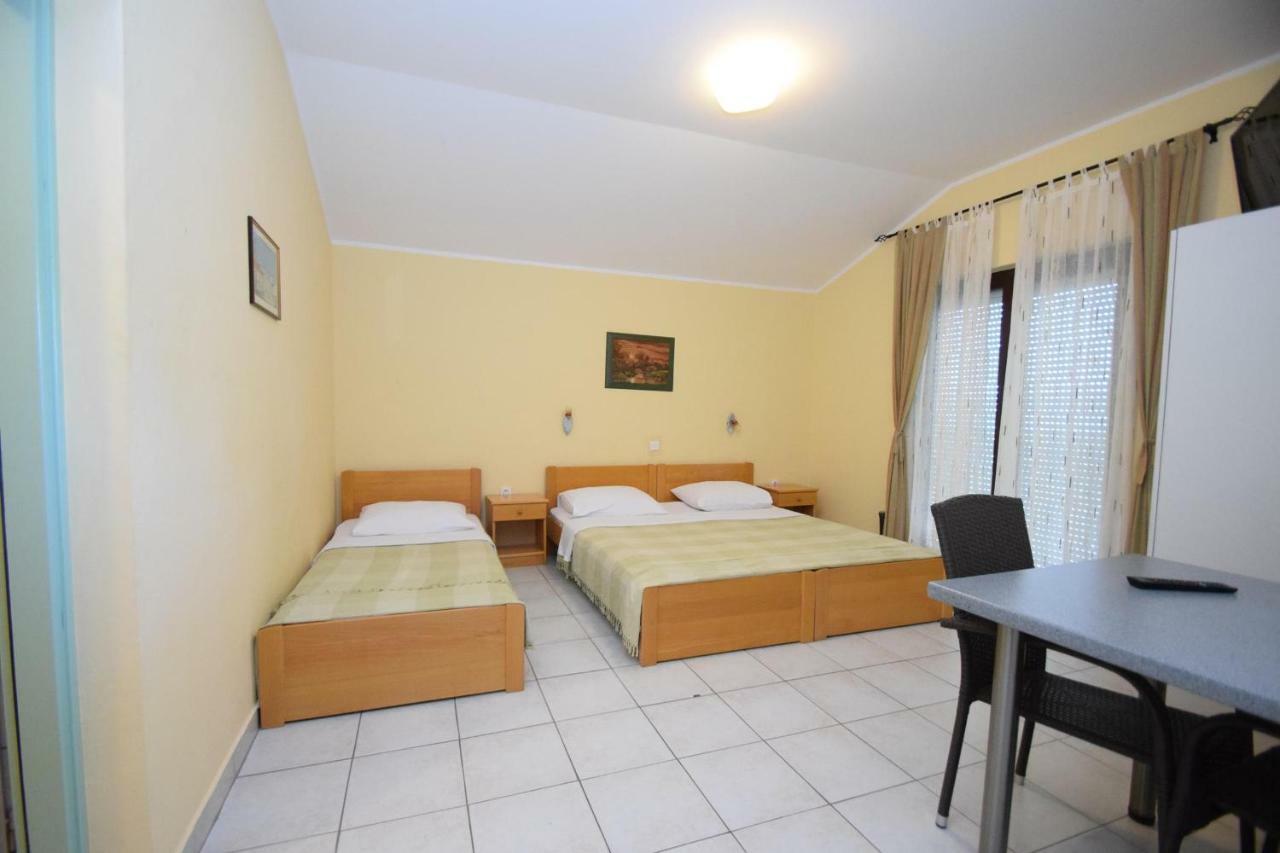 Apartments Nina Starigrad Paklenica Luaran gambar