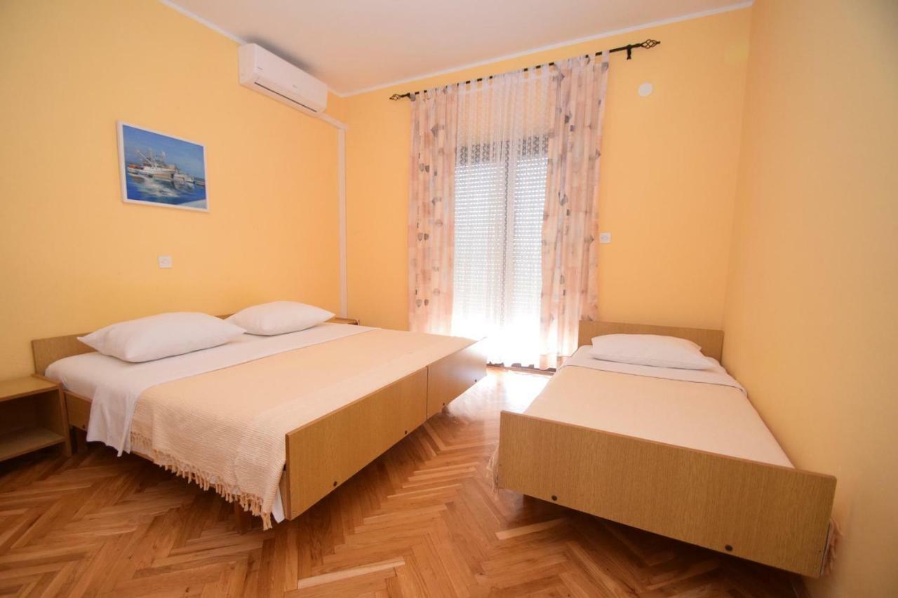 Apartments Nina Starigrad Paklenica Luaran gambar