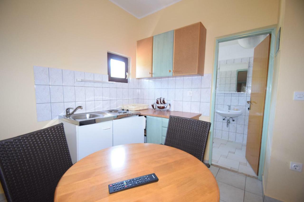 Apartments Nina Starigrad Paklenica Luaran gambar