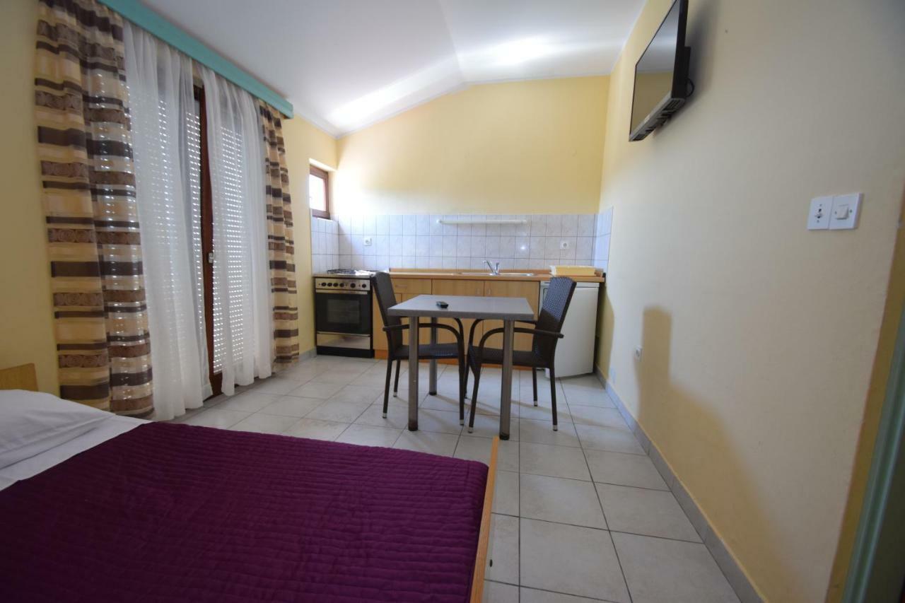 Apartments Nina Starigrad Paklenica Luaran gambar
