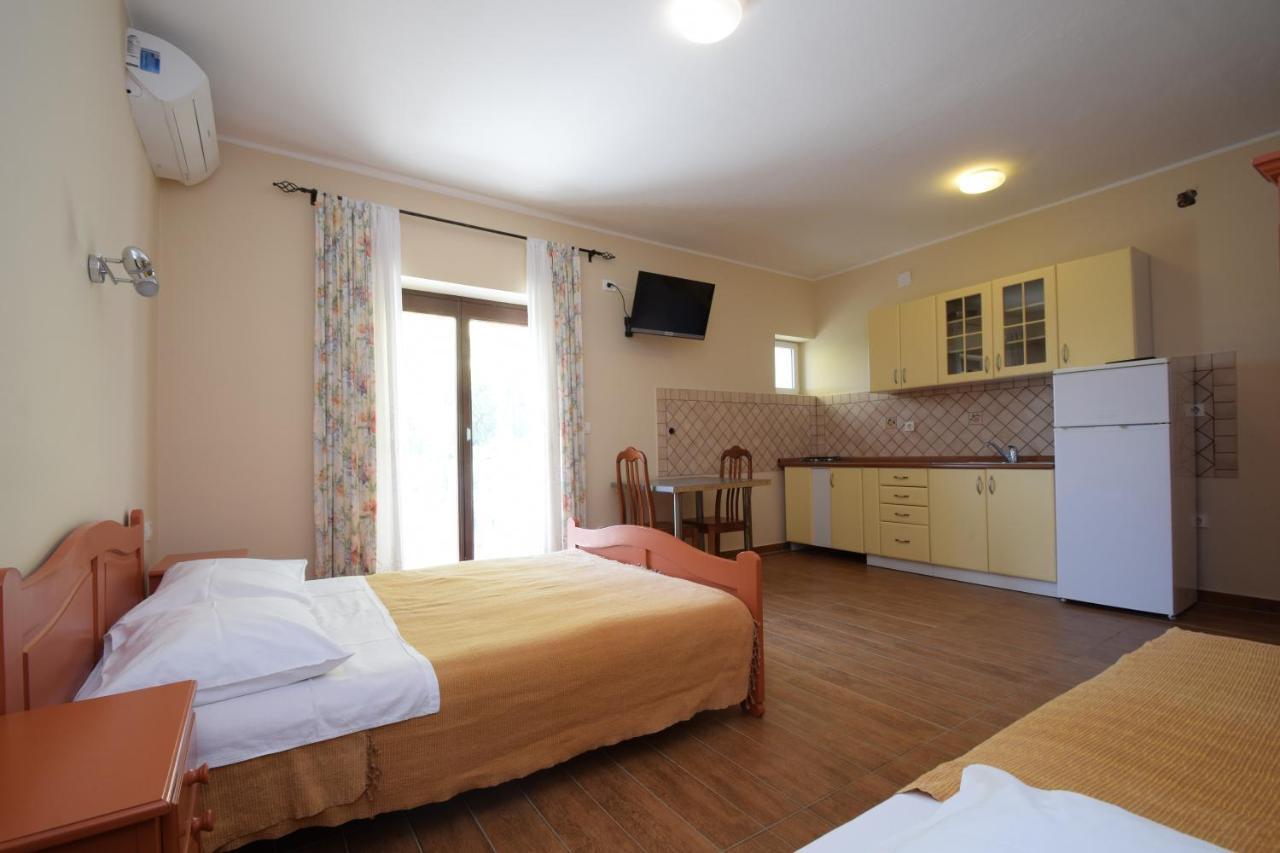 Apartments Nina Starigrad Paklenica Luaran gambar