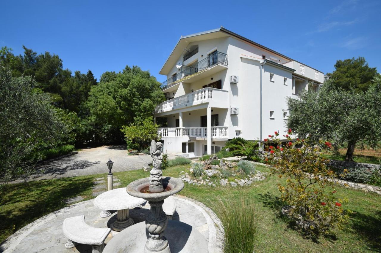 Apartments Nina Starigrad Paklenica Luaran gambar