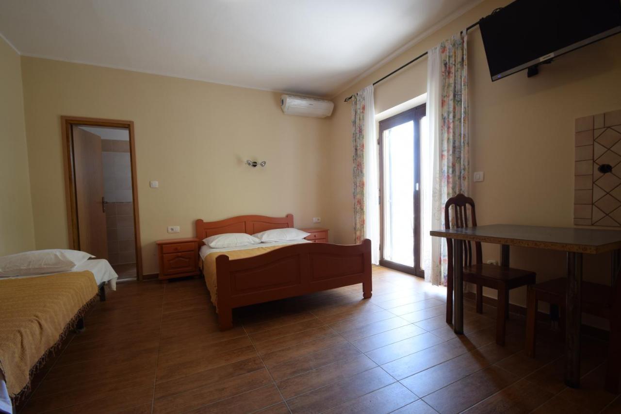 Apartments Nina Starigrad Paklenica Luaran gambar