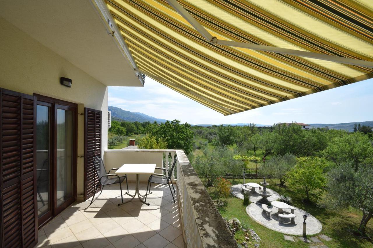 Apartments Nina Starigrad Paklenica Luaran gambar