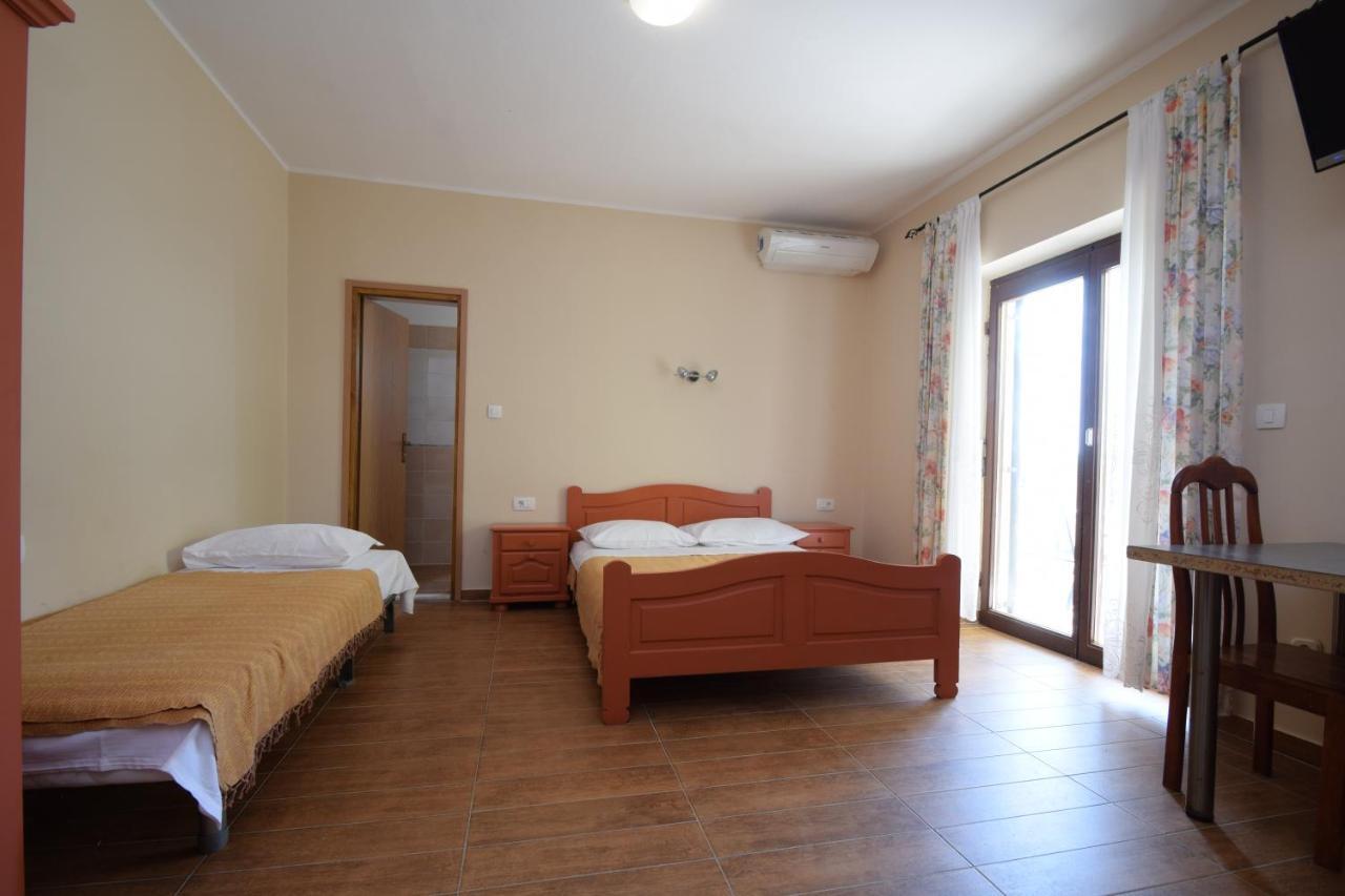 Apartments Nina Starigrad Paklenica Luaran gambar